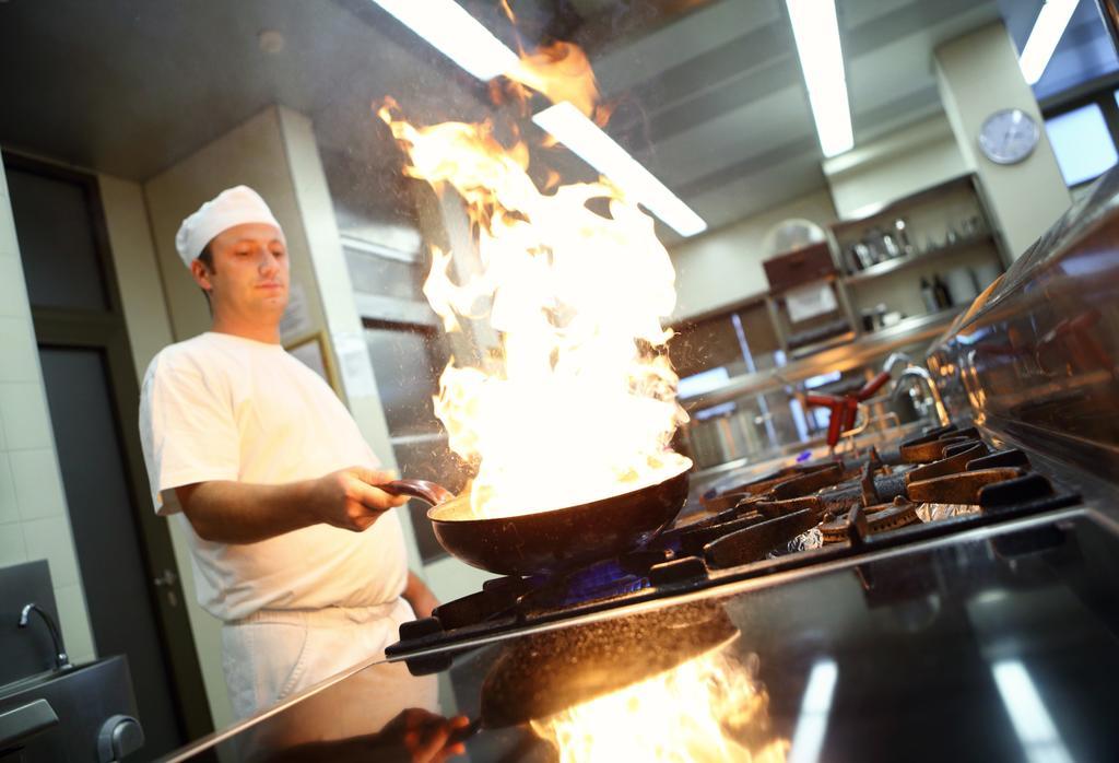 Hotel Premier Aqua - Adults Only Vrdnik Εξωτερικό φωτογραφία A chef cooking with a wok