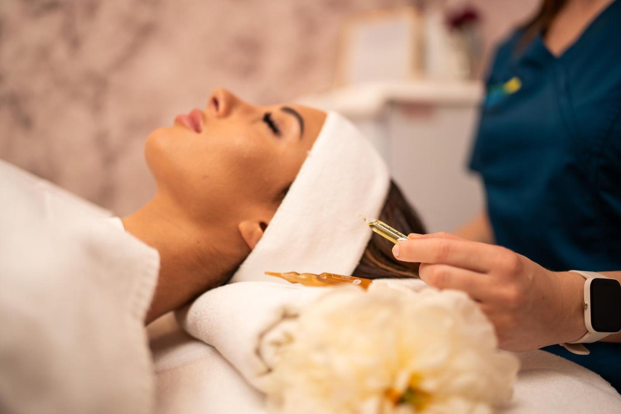 Hotel Premier Aqua - Adults Only Vrdnik Εξωτερικό φωτογραφία A woman receiving a facial treatment