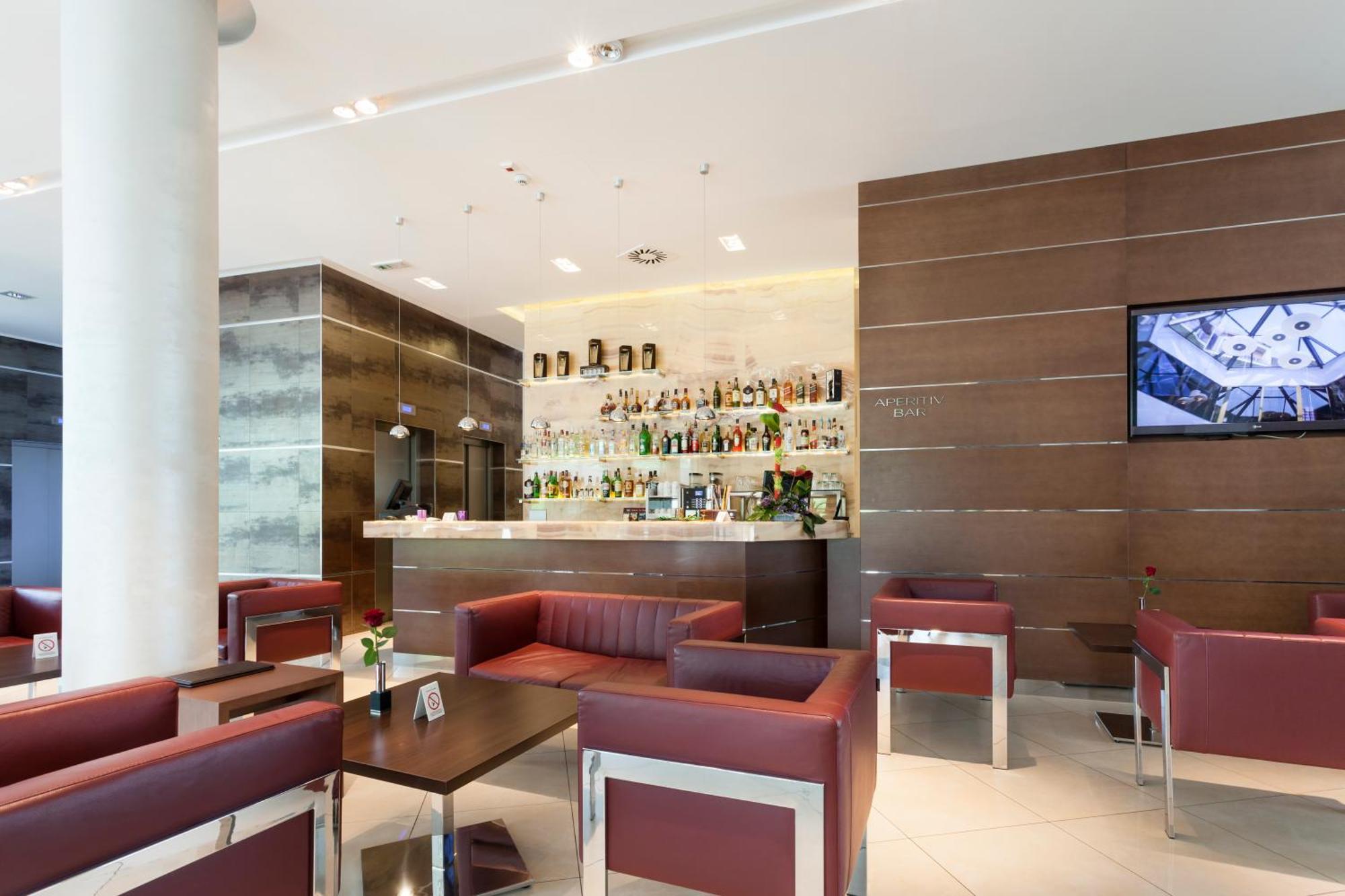 Hotel Premier Aqua - Adults Only Vrdnik Εξωτερικό φωτογραφία The lounge at the airport