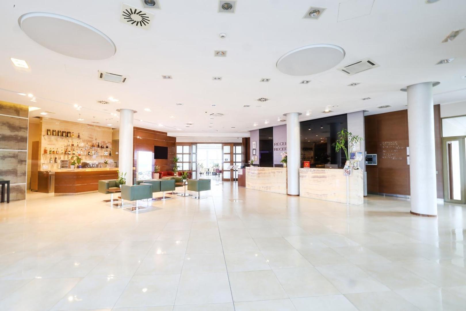 Hotel Premier Aqua - Adults Only Vrdnik Εξωτερικό φωτογραφία The lobby of the hotel