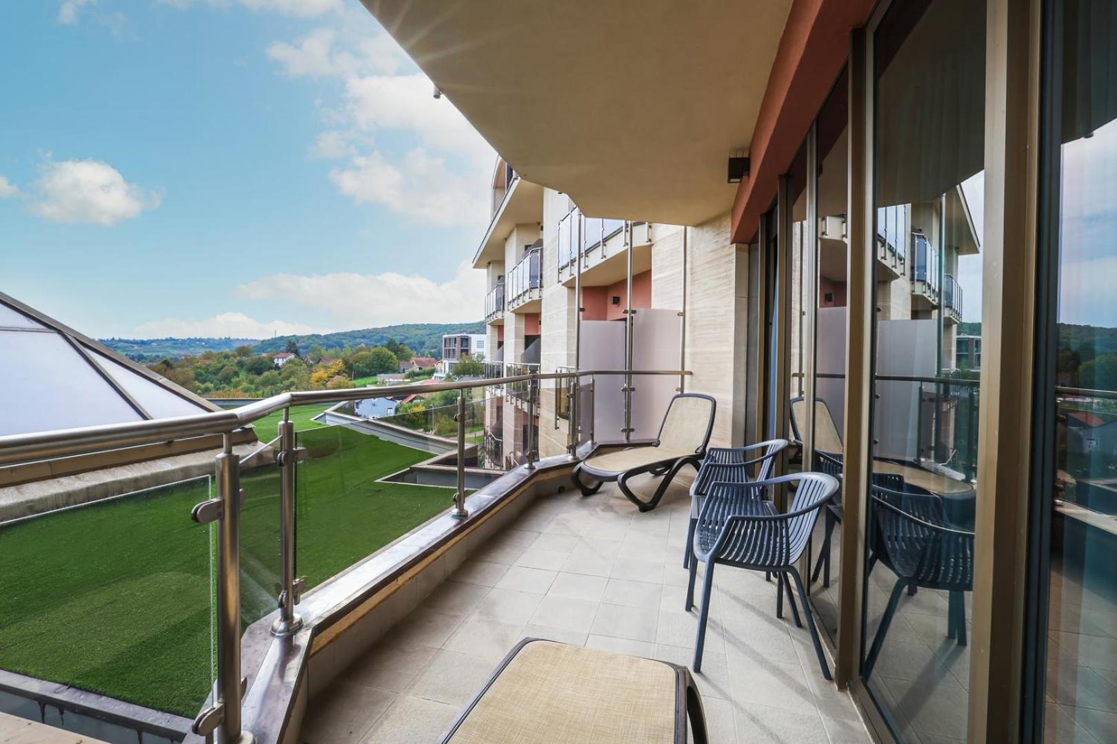 Hotel Premier Aqua - Adults Only Vrdnik Εξωτερικό φωτογραφία A balcony