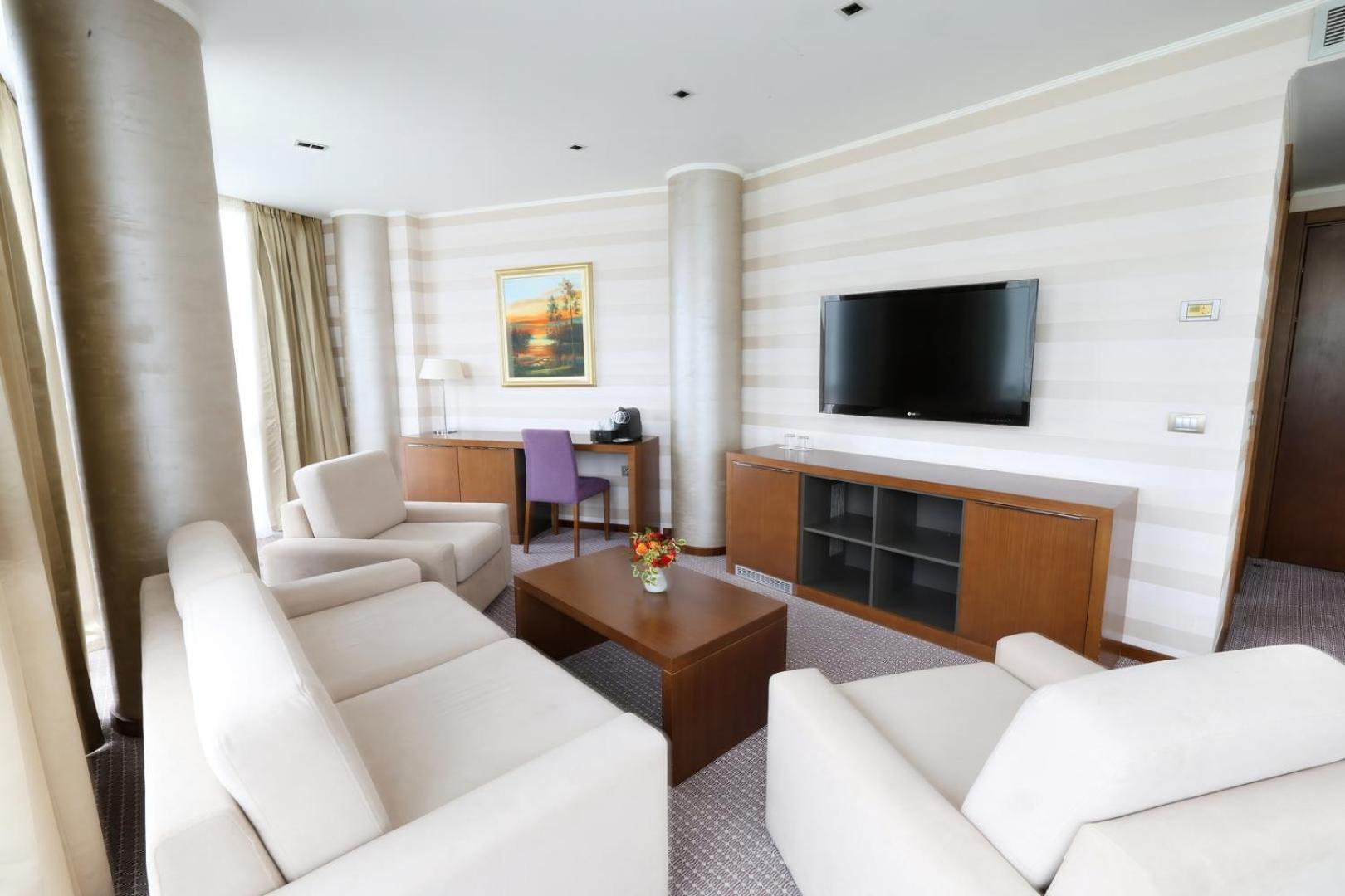Hotel Premier Aqua - Adults Only Vrdnik Εξωτερικό φωτογραφία A living room in a suite at the Radisson Blu Royal