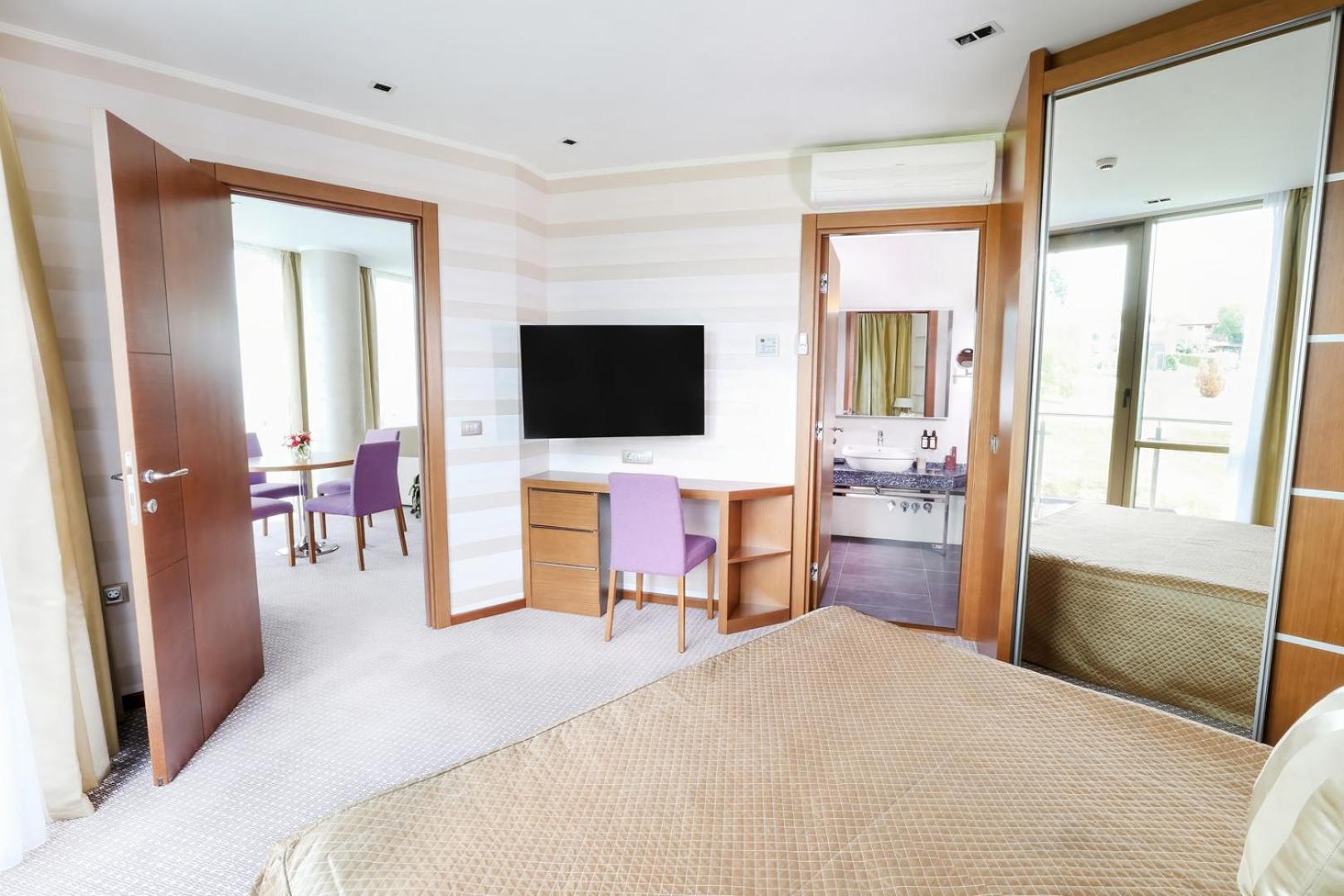 Hotel Premier Aqua - Adults Only Vrdnik Εξωτερικό φωτογραφία Suite at the Radisson Blu Hamburg