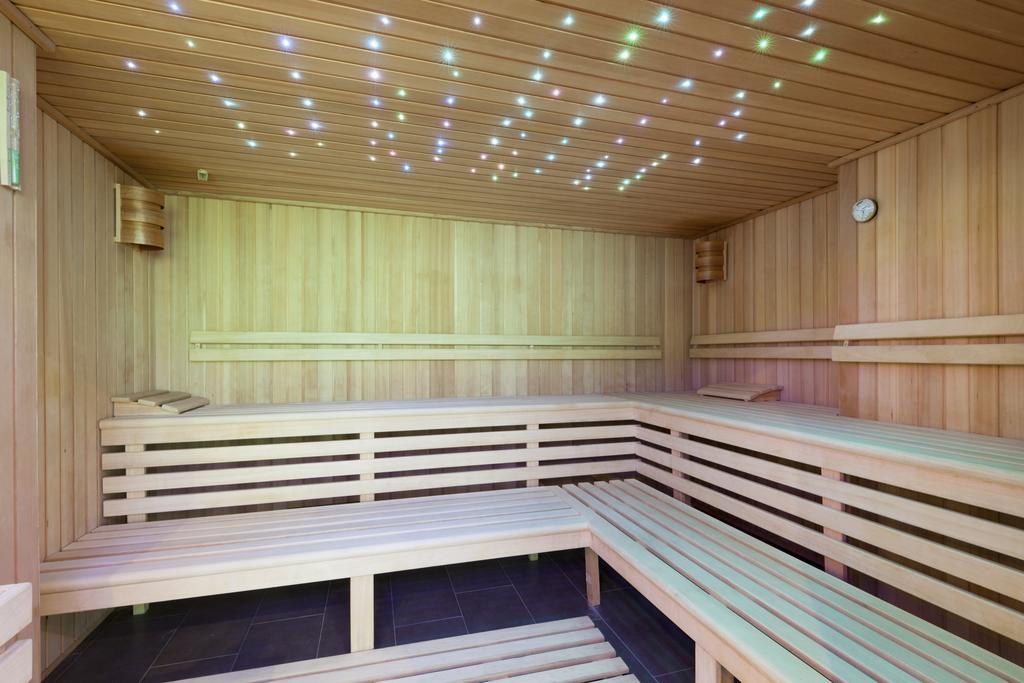 Hotel Premier Aqua - Adults Only Vrdnik Εξωτερικό φωτογραφία A modern Finnish sauna