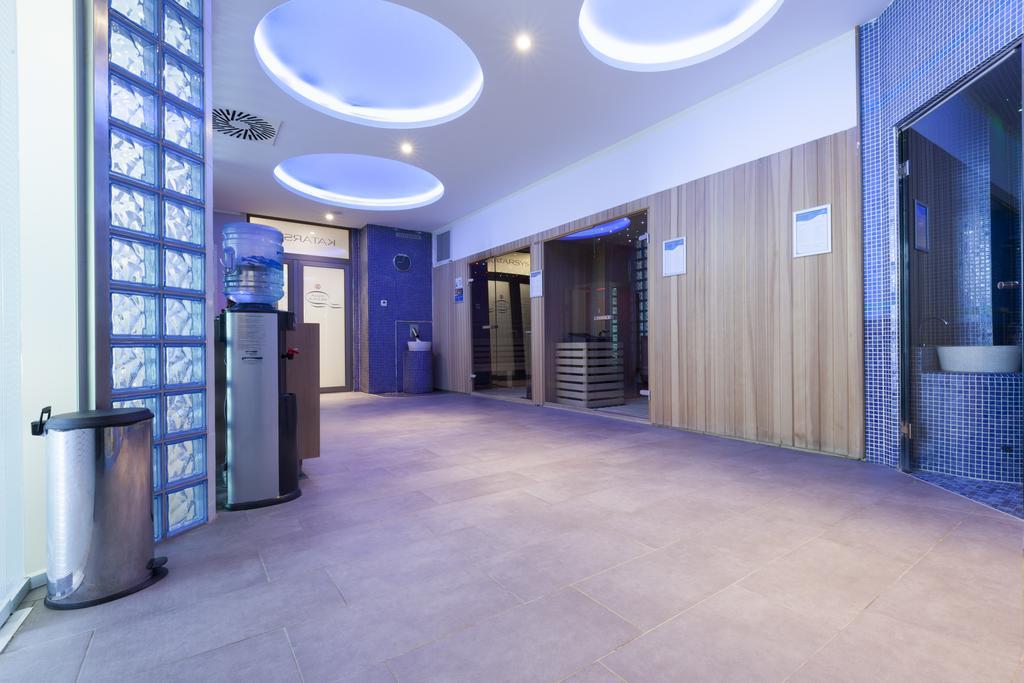 Hotel Premier Aqua - Adults Only Vrdnik Εξωτερικό φωτογραφία The interior of the hotel