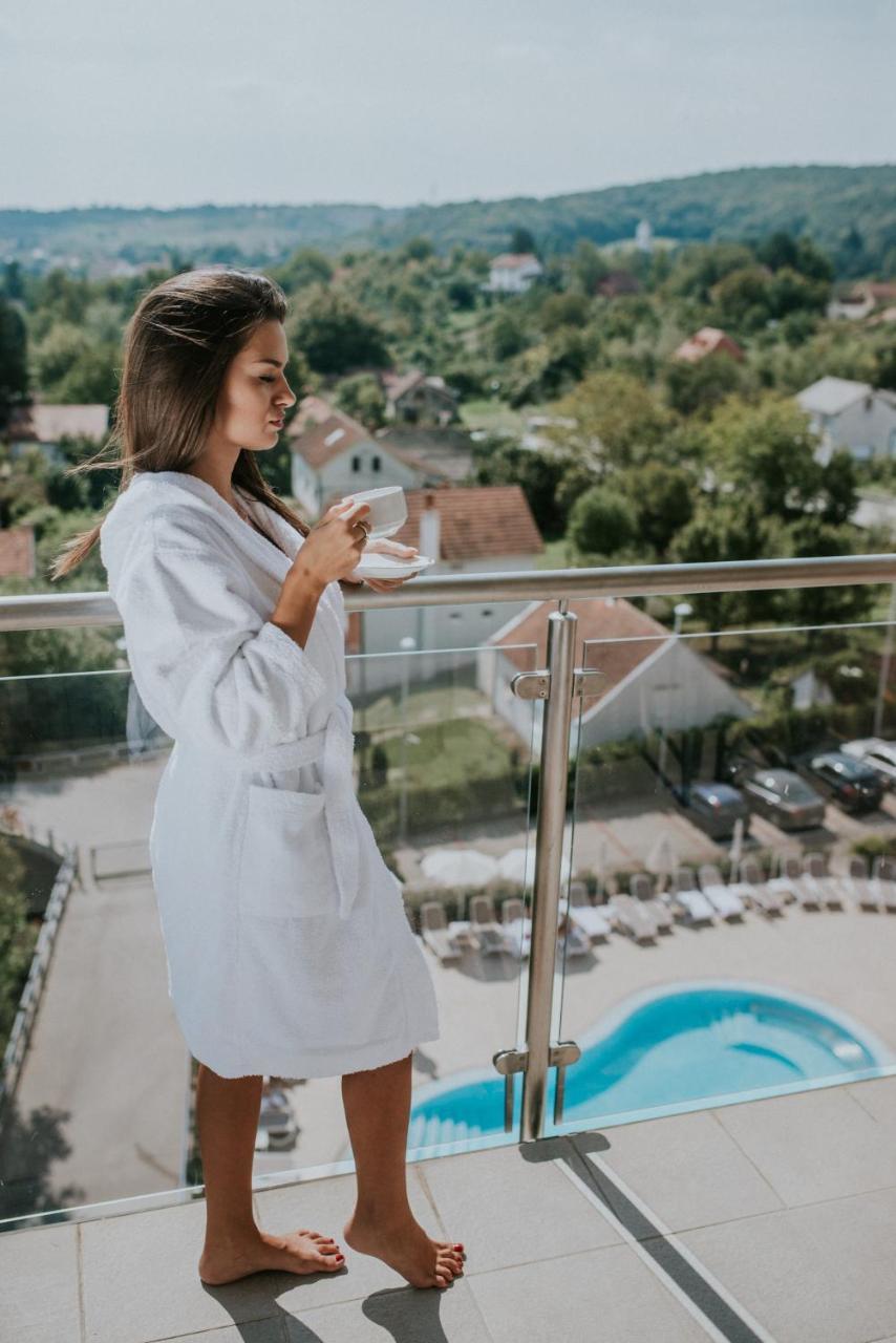 Hotel Premier Aqua - Adults Only Vrdnik Εξωτερικό φωτογραφία A woman wearing a bathrobe